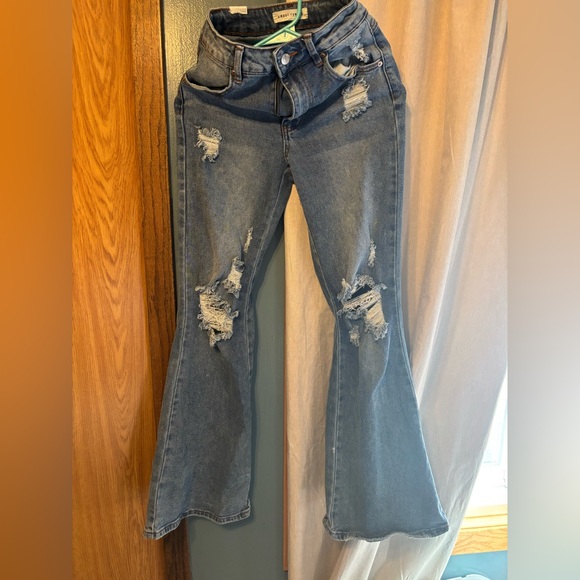 ALMOST FAMOUS LIKE NEW SIZE 0 flare jeans - Picture 1 of 6